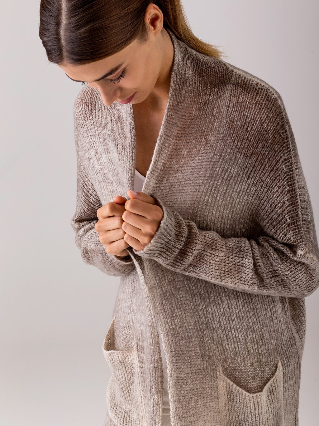 Detailansicht von Cardigan aus Cashmere von AVANT TOI