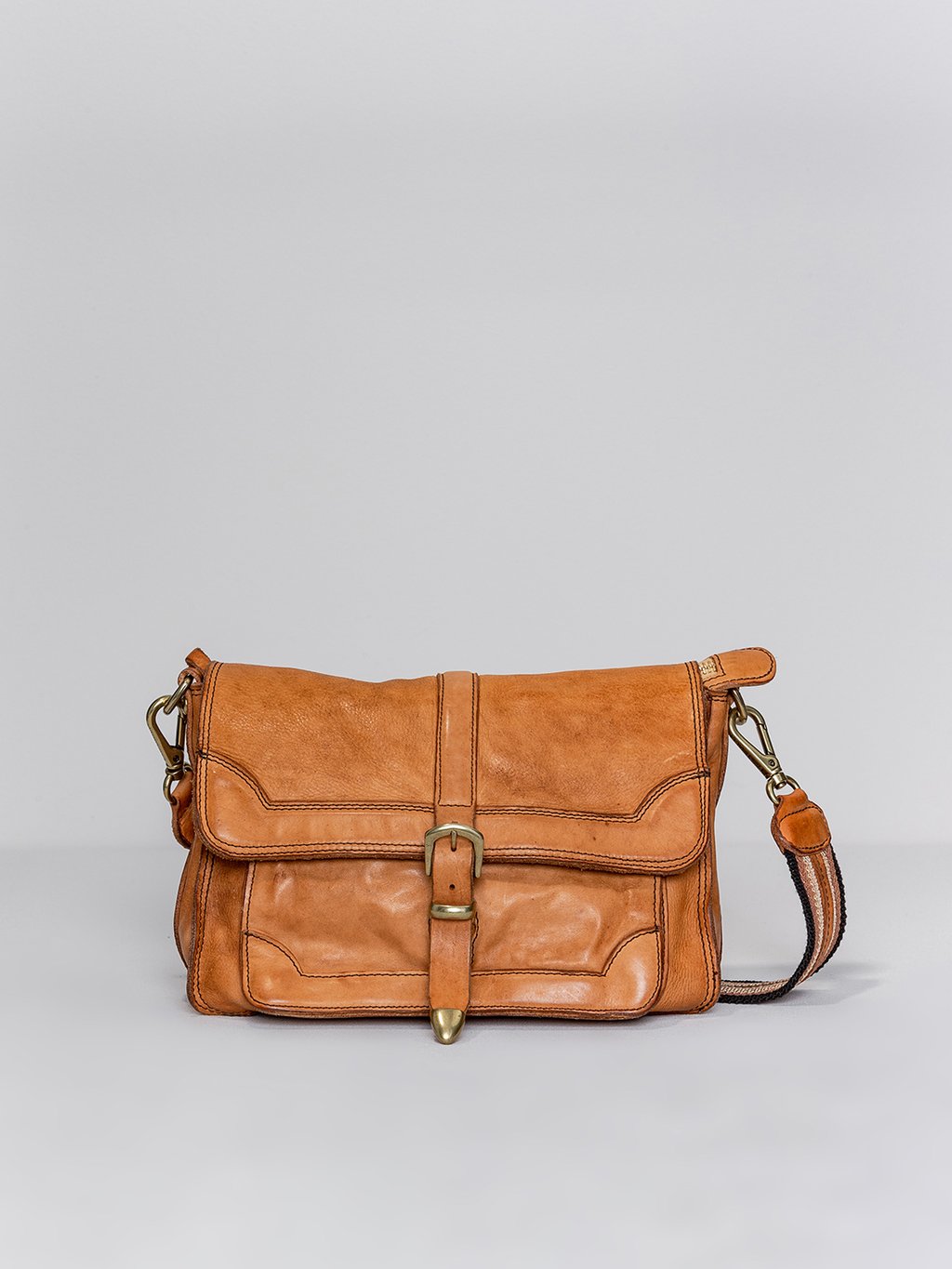 Detailansicht von Schultertasche aus Leder von CAMPOMAGGI