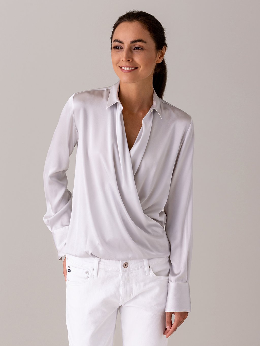 Detailansicht von Seidenbluse von HER SHIRT