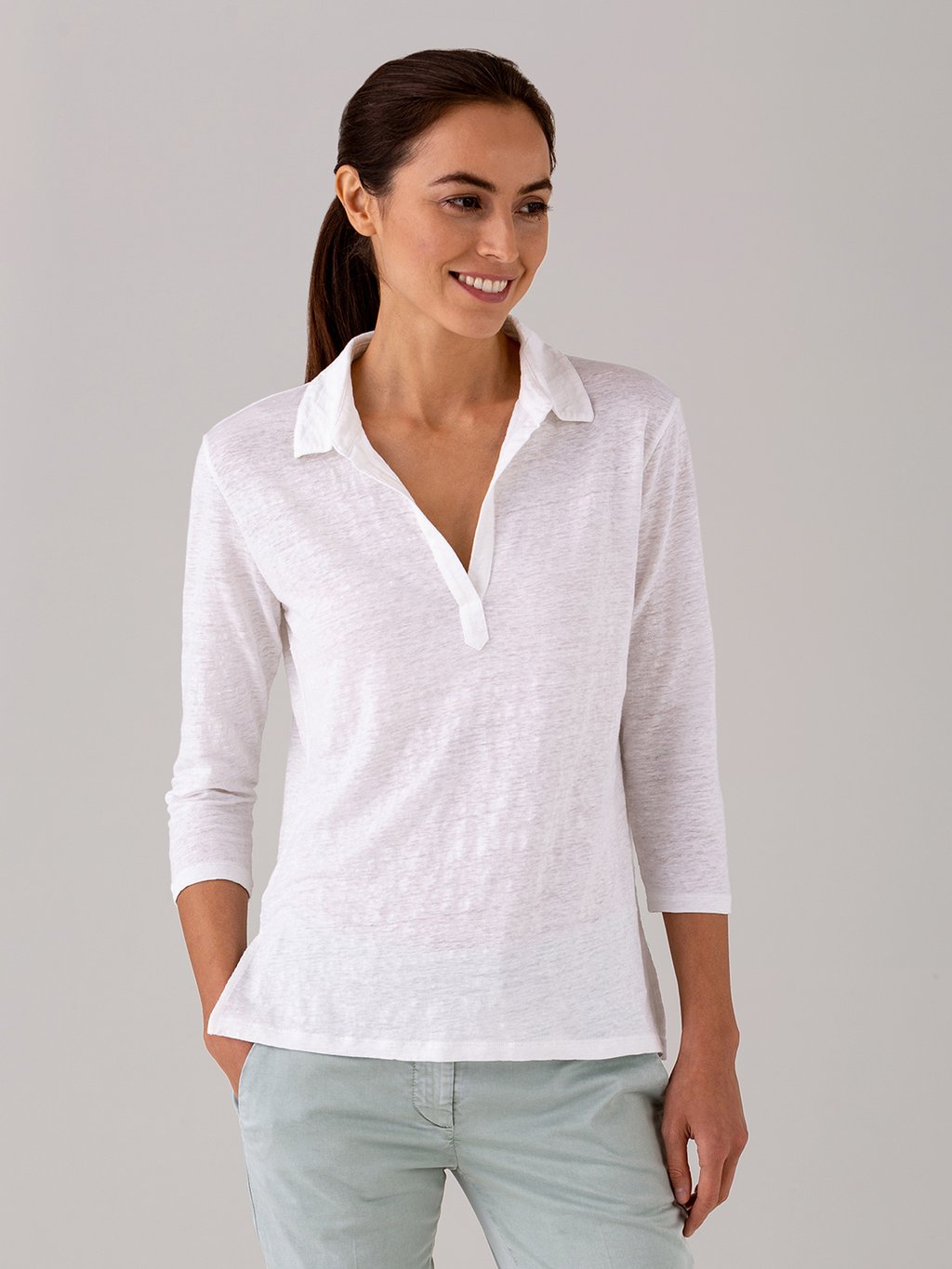 Detailansicht von Poloshirt mit 3/4-Arm aus Leinen von UNIVERSEL