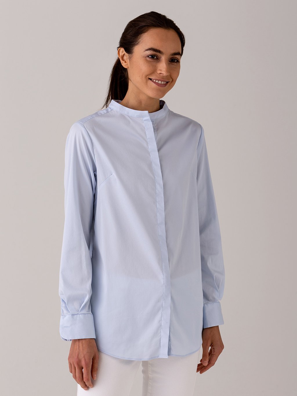 Detailansicht von Bluse mit Stehkragen von AGLINI