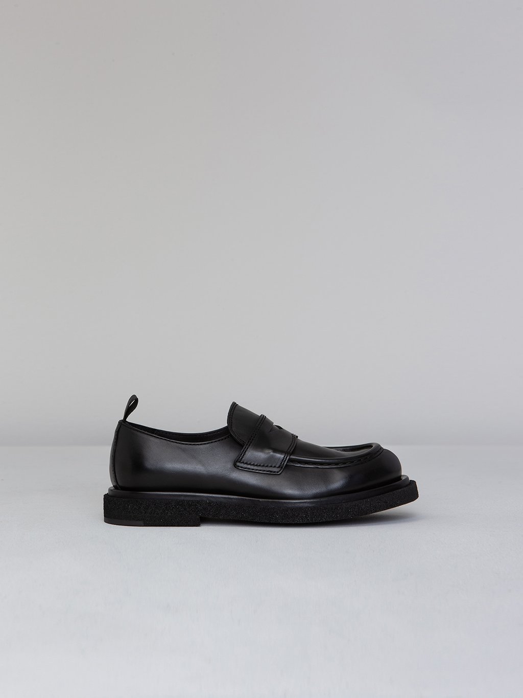 Detailansicht von Loafers aus Leder von OFFICINE CREATIVE