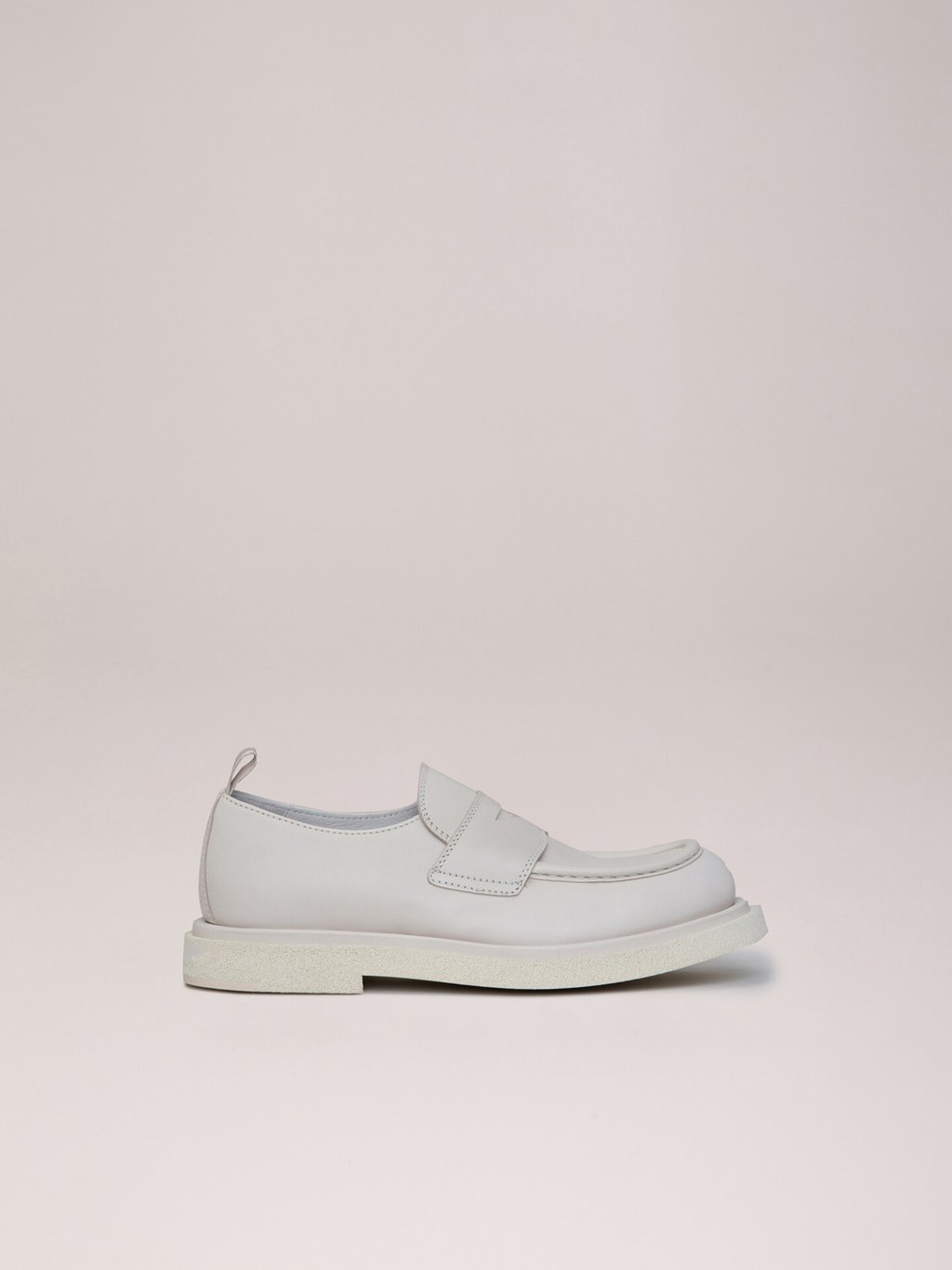 Detailansicht von Loafers aus Leder von OFFICINE CREATIVE