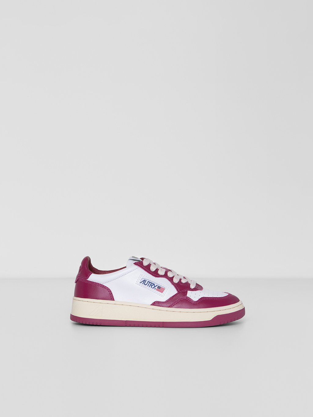 Detailansicht von Sneaker aus Leder von AUTRY