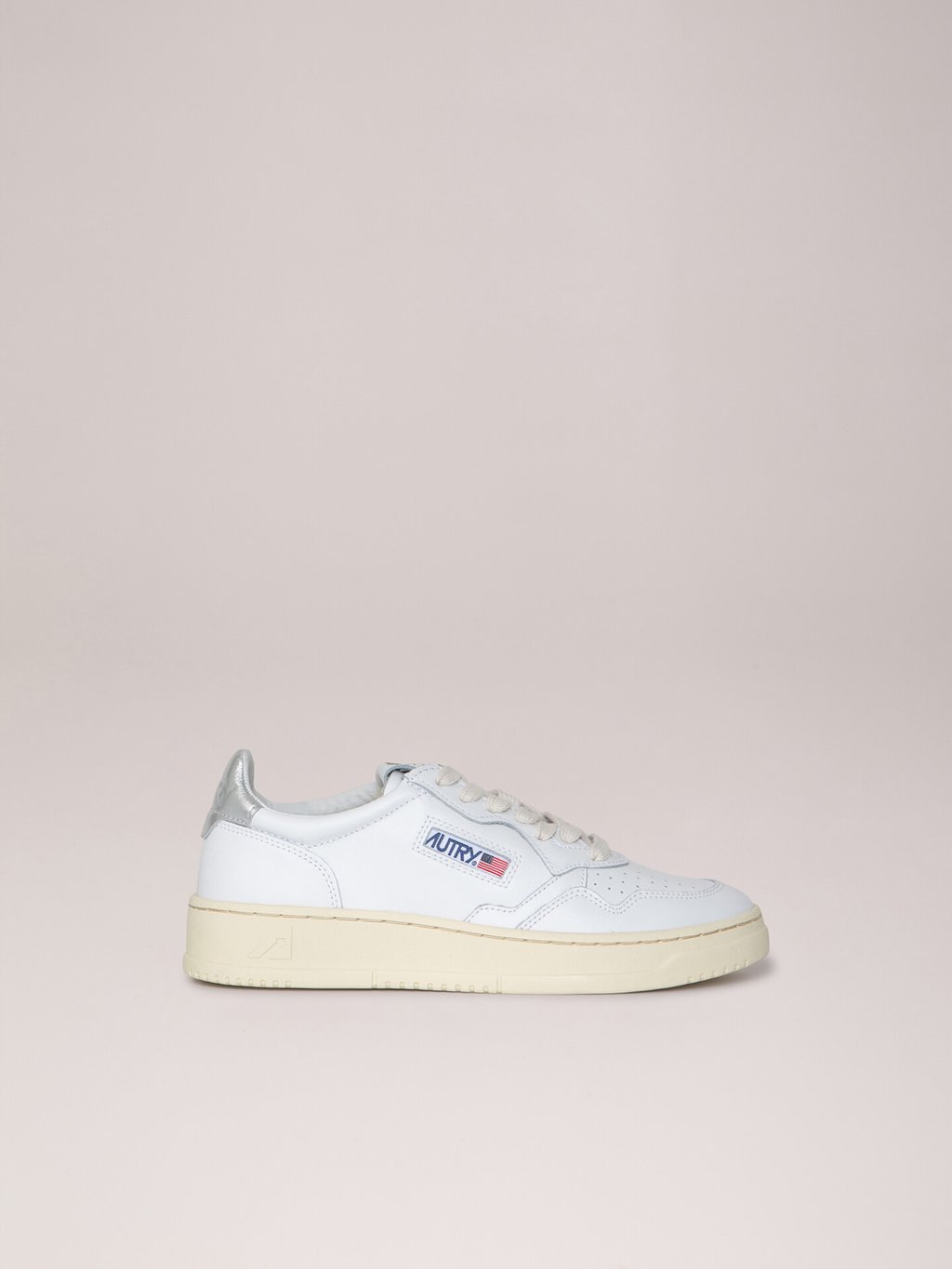 Detailansicht von Sneaker aus Leder von AUTRY