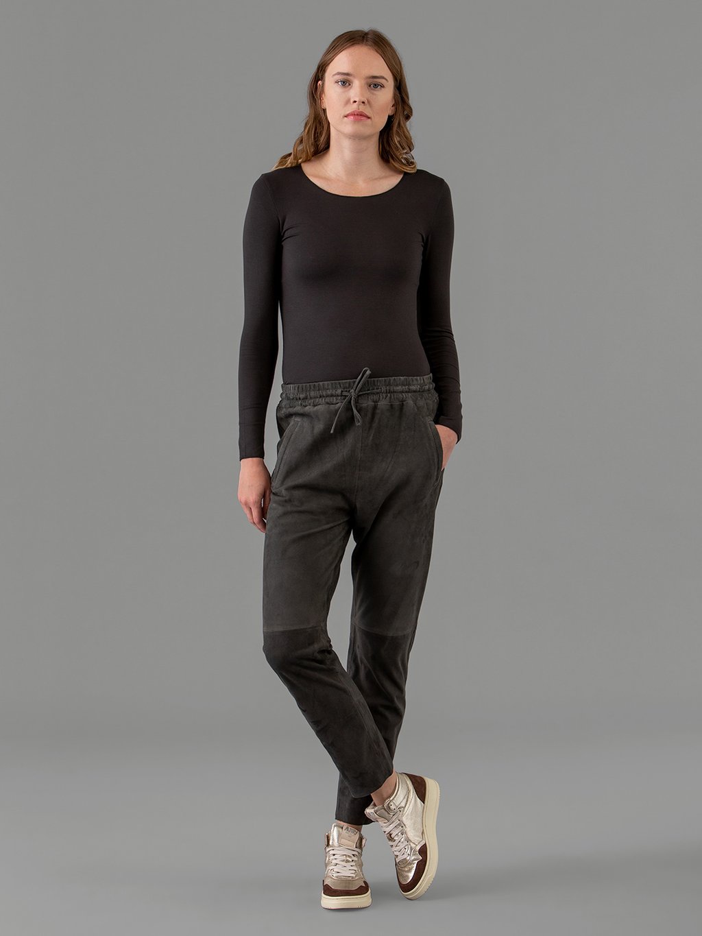 Detailansicht von Velourlederhose von OAKWOOD