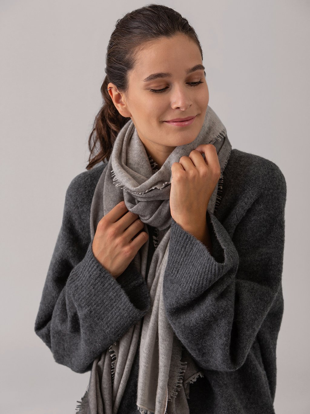 Detailansicht von Schal aus Cashmere von PUR SCHOEN