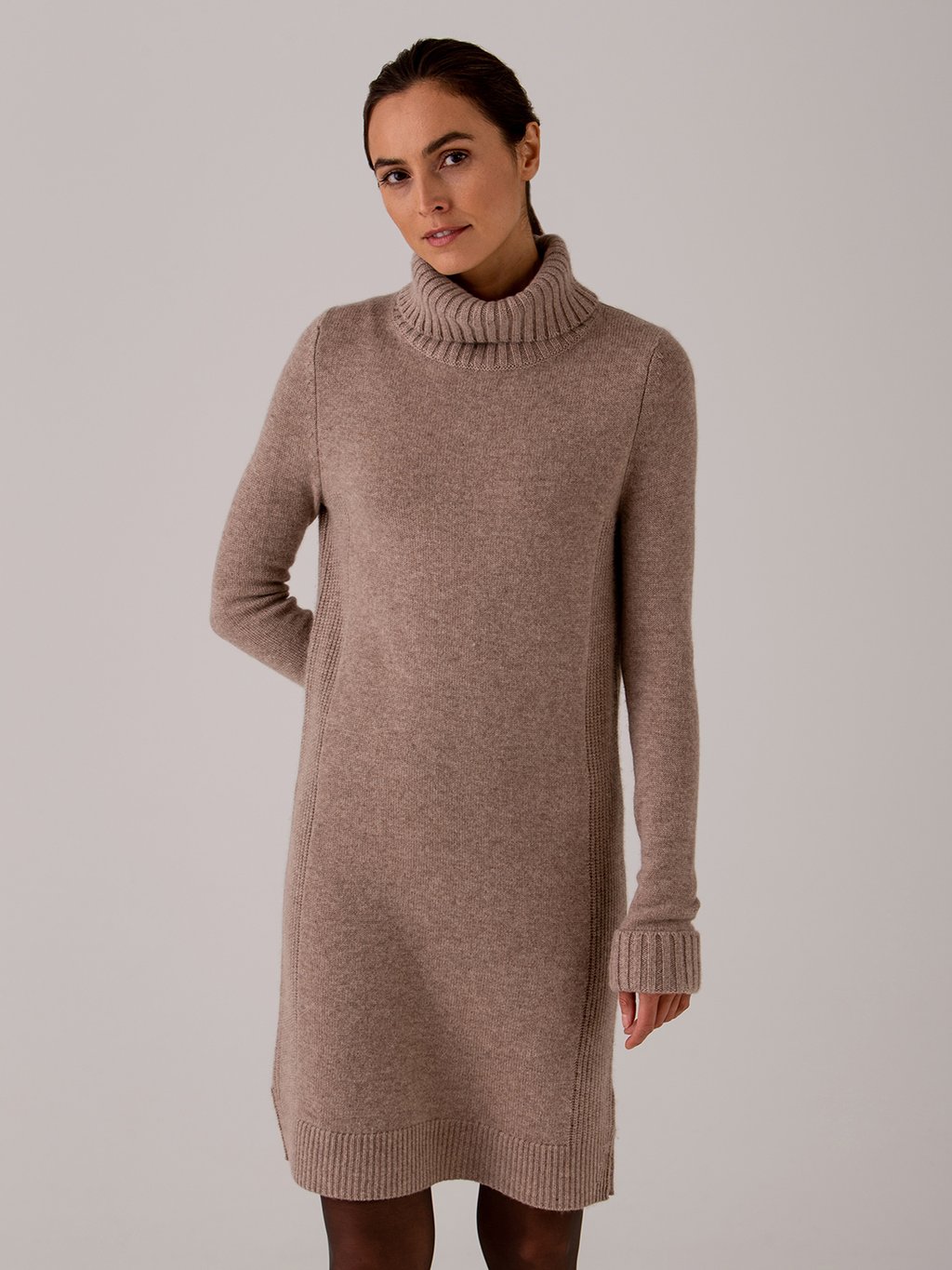 Detailansicht von Midi-Strickkleid aus Wolle von DANIELS