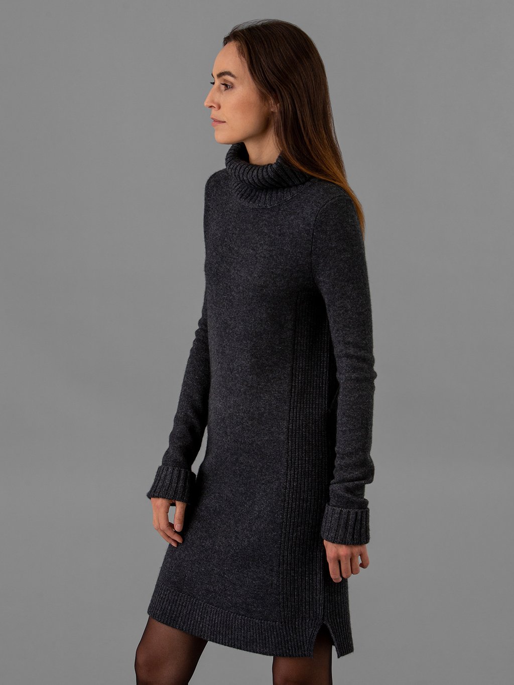 Detailansicht von Midi-Strickkleid aus Wolle von DANIELS