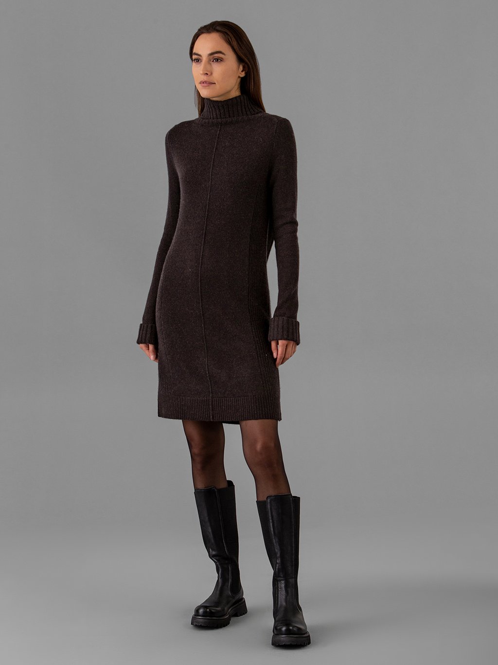 Detailansicht von Midi-Strickkleid aus Wolle von DANIELS