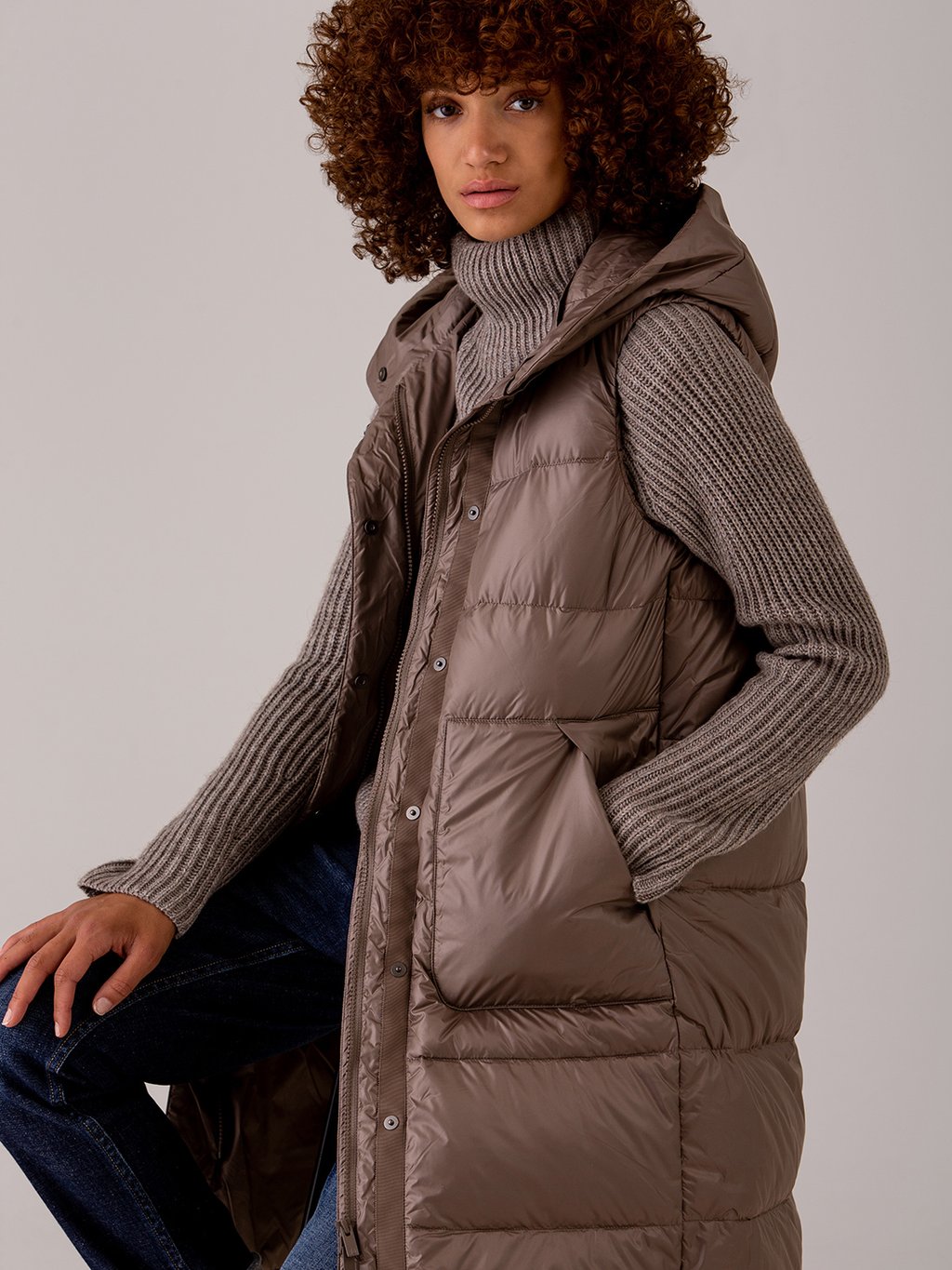 Detailansicht von Daunenweste von LIS LAREIDA