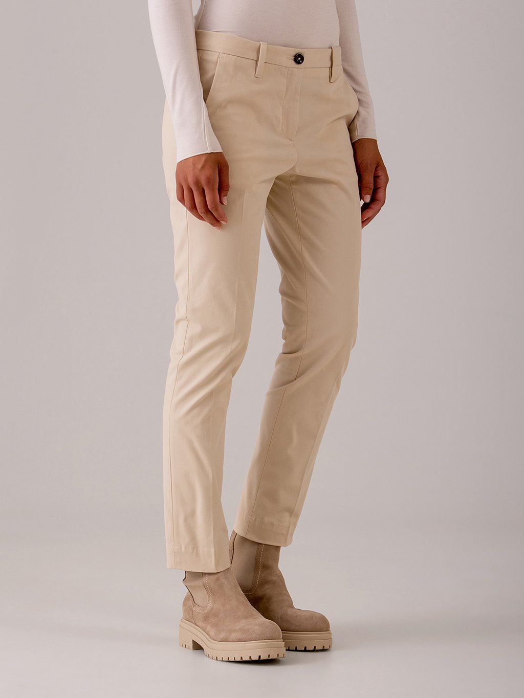 Detailansicht von Chinohose aus Baumwolle von NINE IN THE MORNING