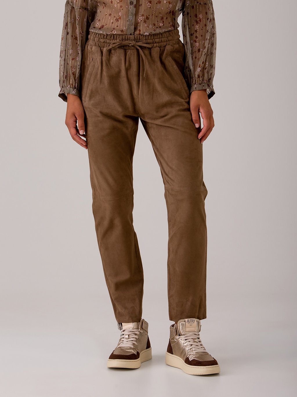 Detailansicht von Velourlederhose von OAKWOOD