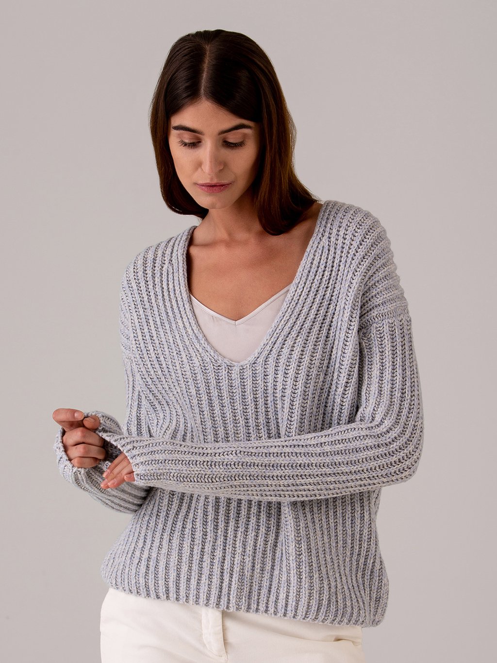 Detailansicht von Grobstrickpullover aus Wolle von ARMEDANGELS