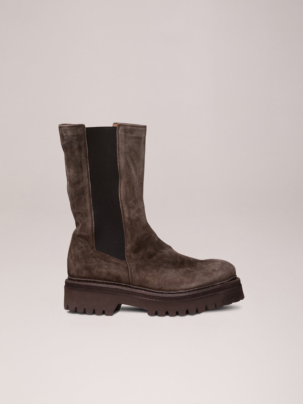 Detailansicht von Chelsea-Boots aus Veloursleder von CORDWAINER