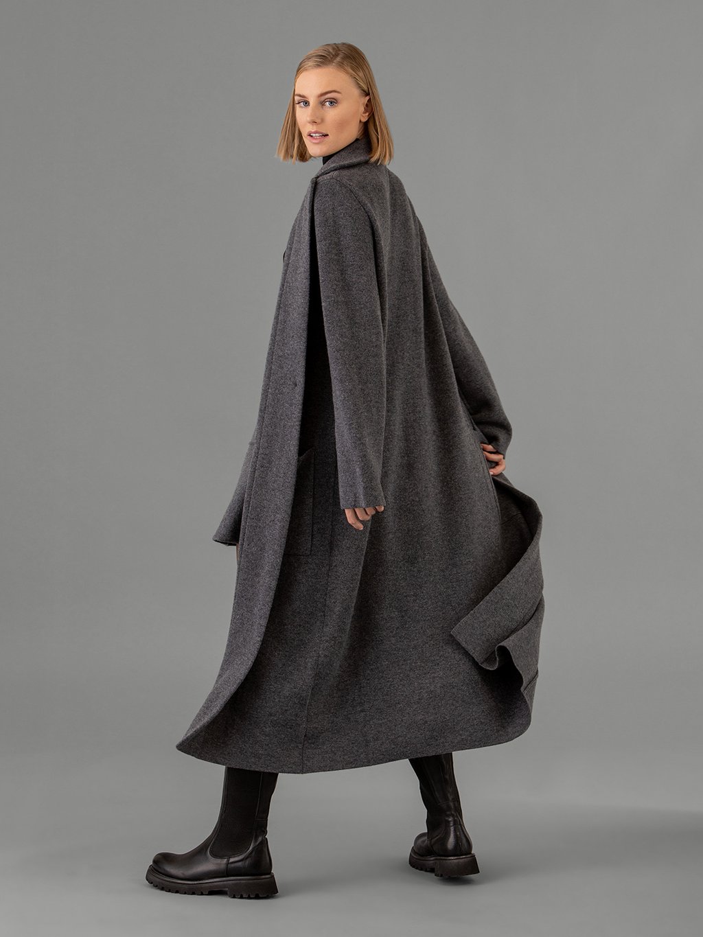 Detailansicht von Mantel aus Cashmere von LISA YANG