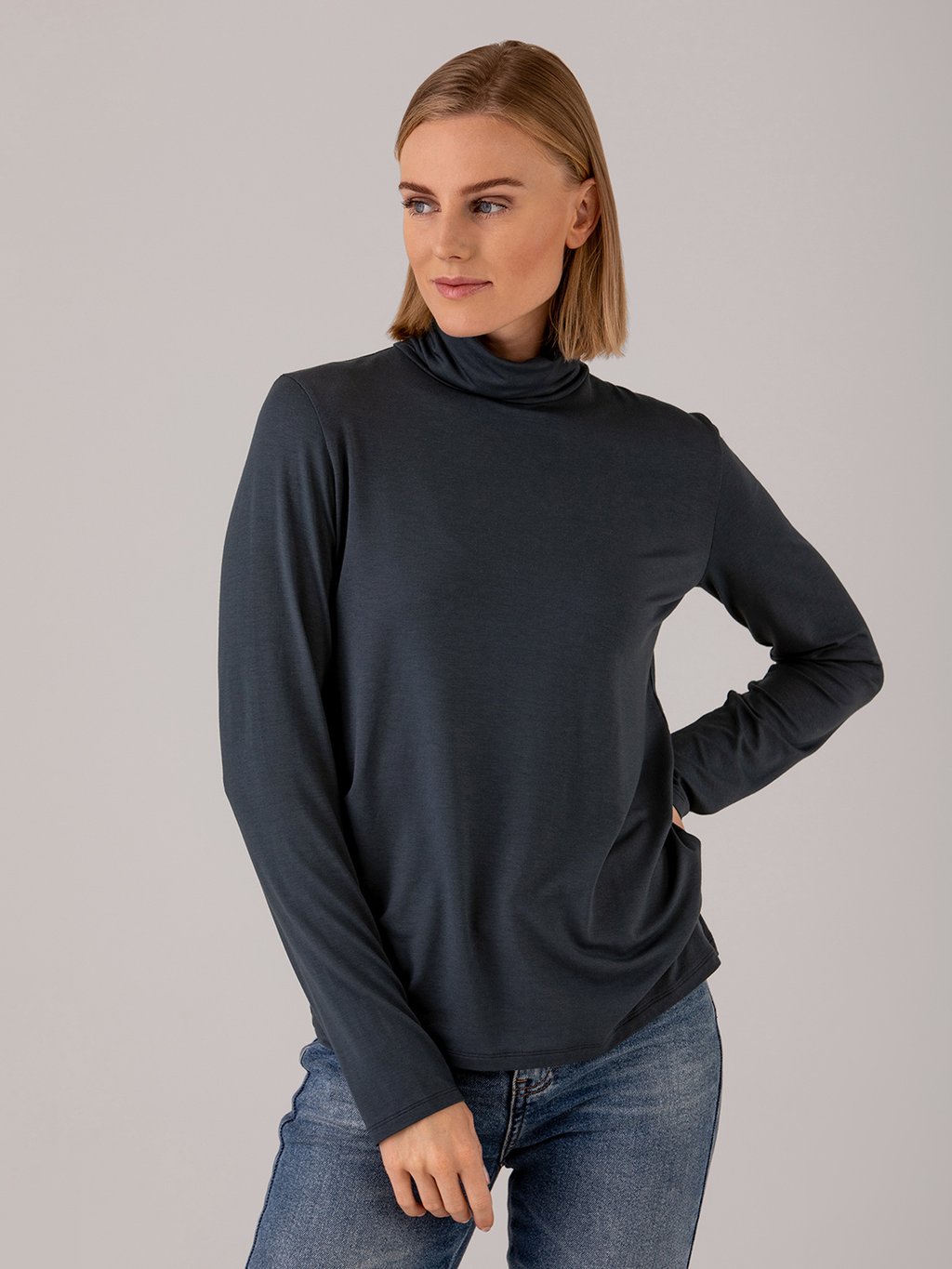 Detailansicht von Rollkragenshirt von UNIVERSEL