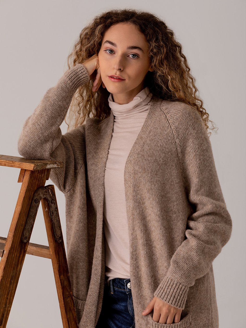 Detailansicht von Langer Cardigan von SIBIN LINNEBJERG