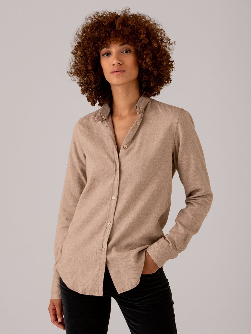 Detailansicht von Flanellbluse mit Stehkragen aus Baumwolle von AGLINI