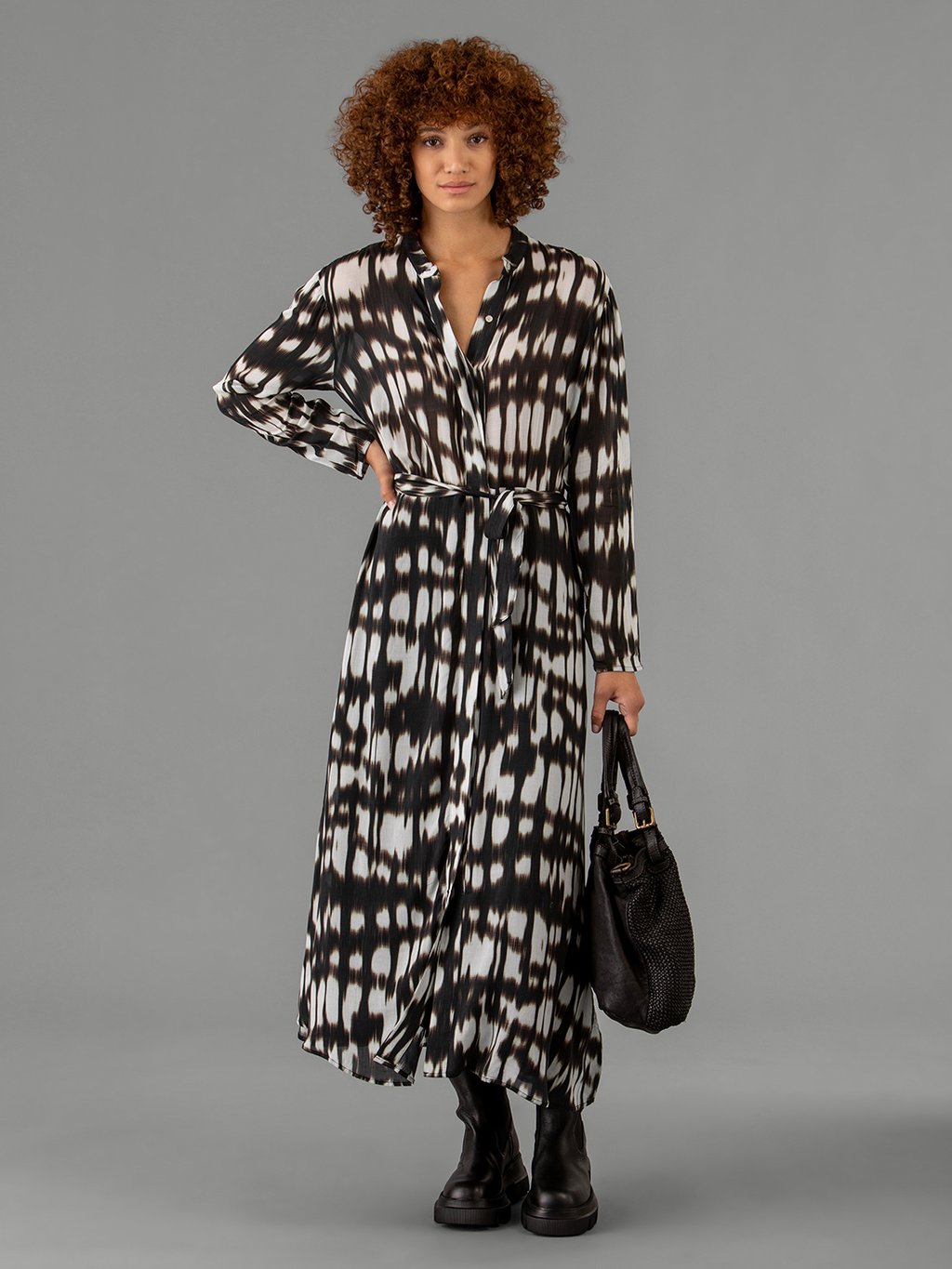 Detailansicht von Maxi-Blusenkleid von BELLA DAHL