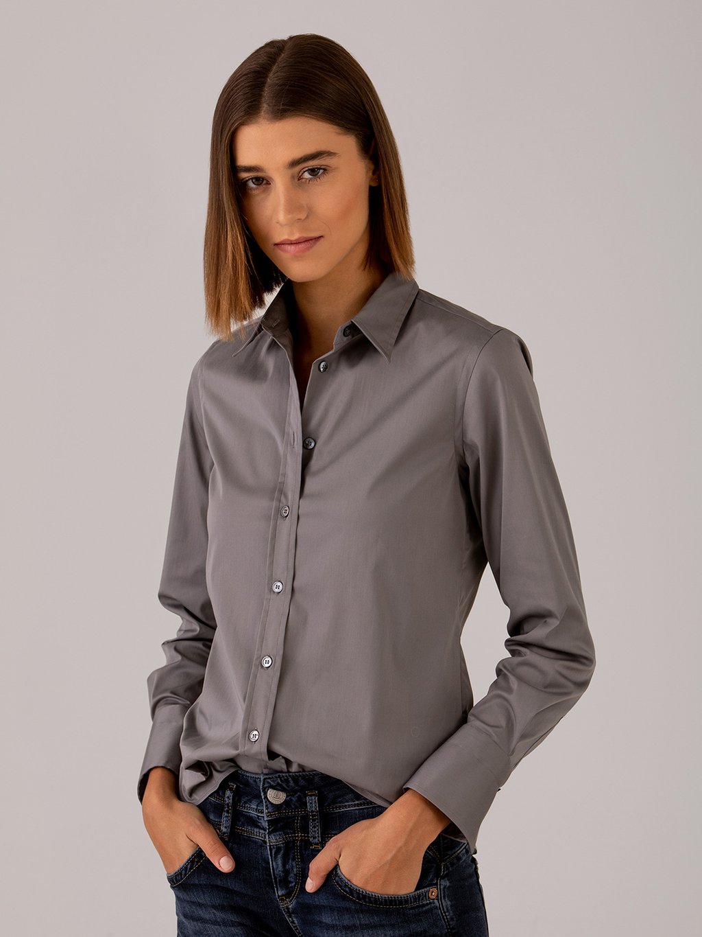 Detailansicht von Taillierte Baumwollbluse von CALIBAN