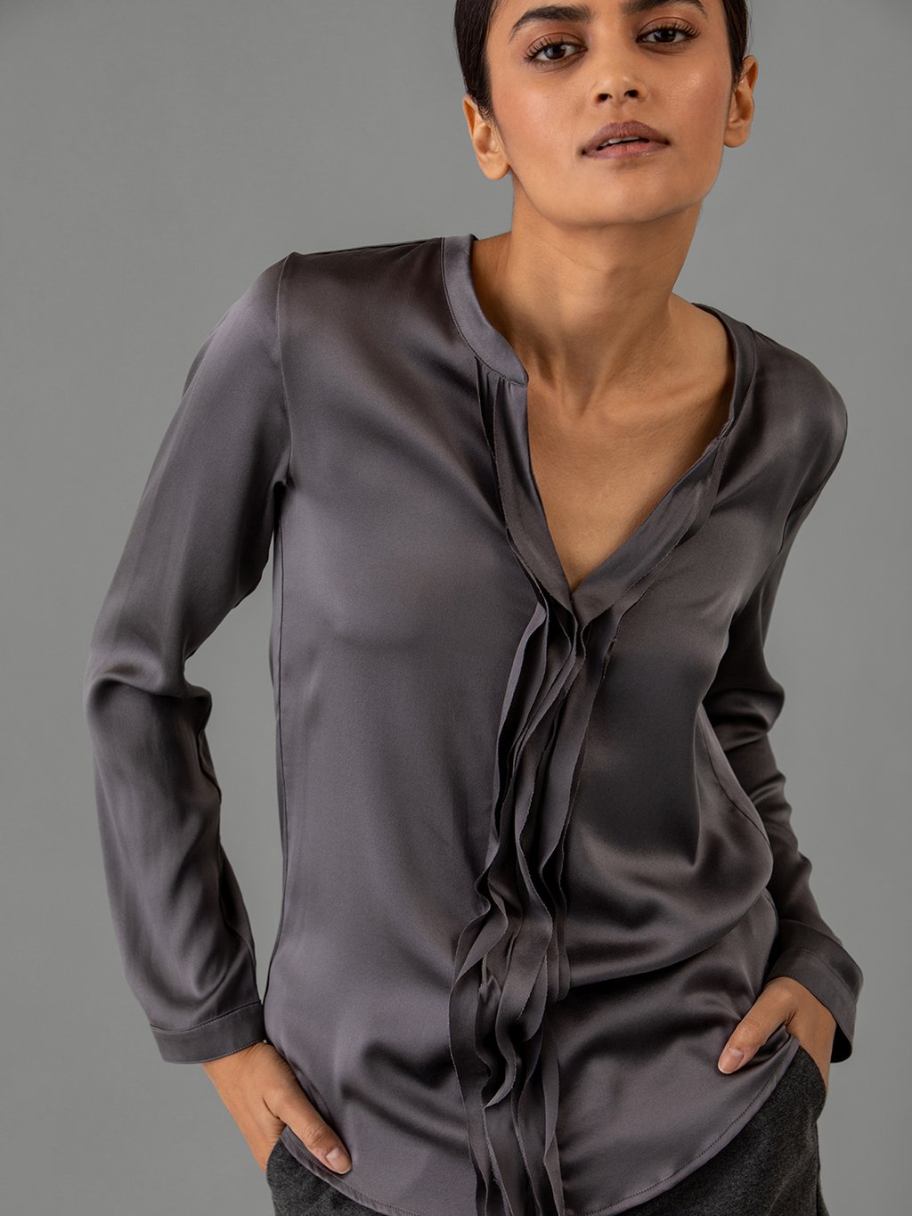 Detailansicht von Seidenbluse mit Rüschung von DANIELS