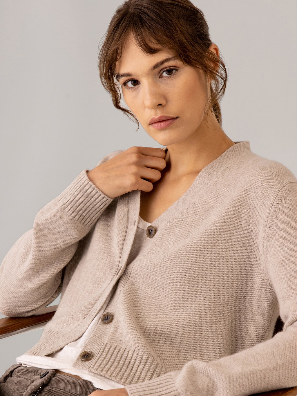 Detailansicht von Cropped Strickjacke aus Cashmere von LISA YANG