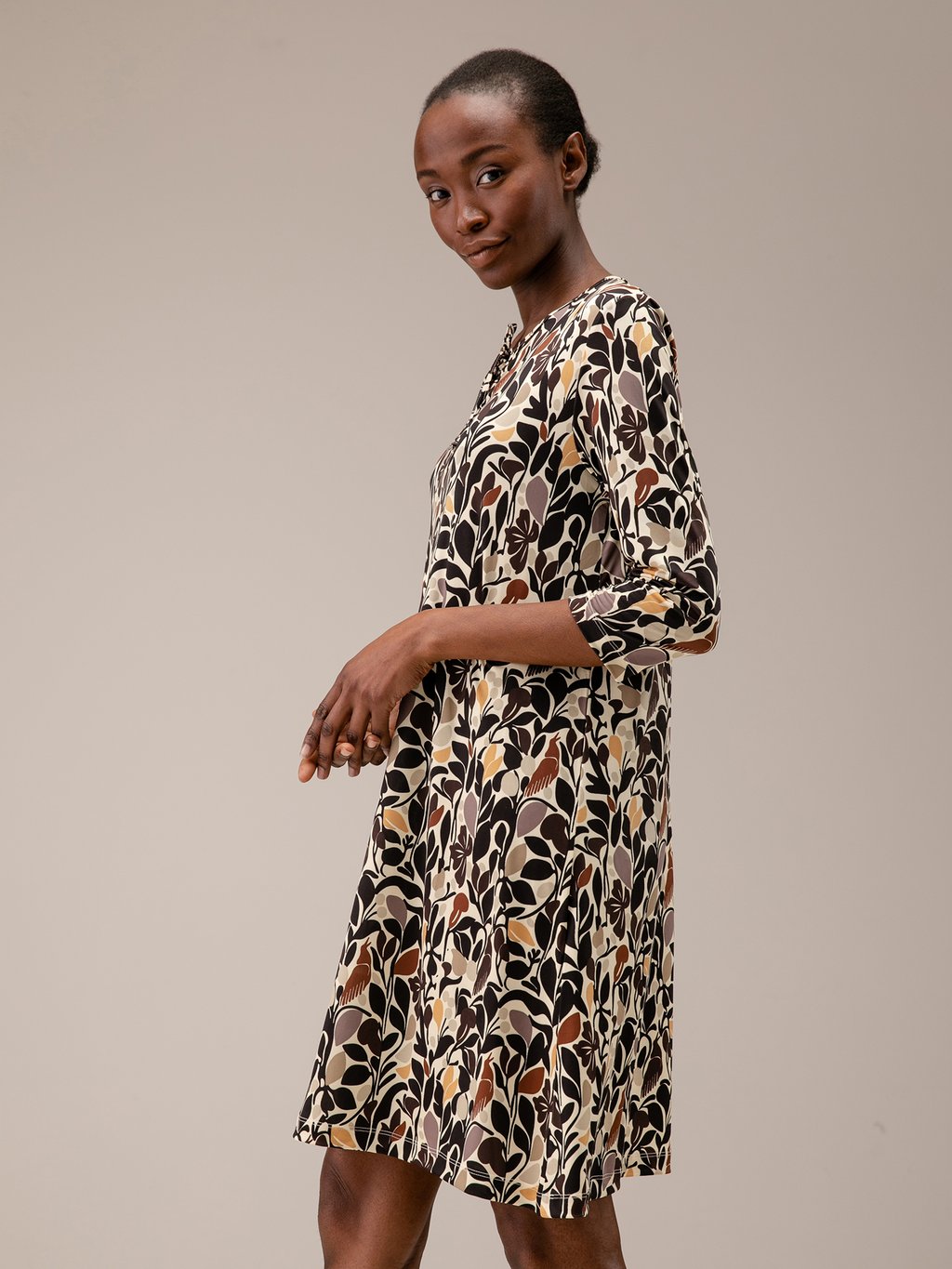 Detailansicht von Kurzes Blusenkleid von DANIELS