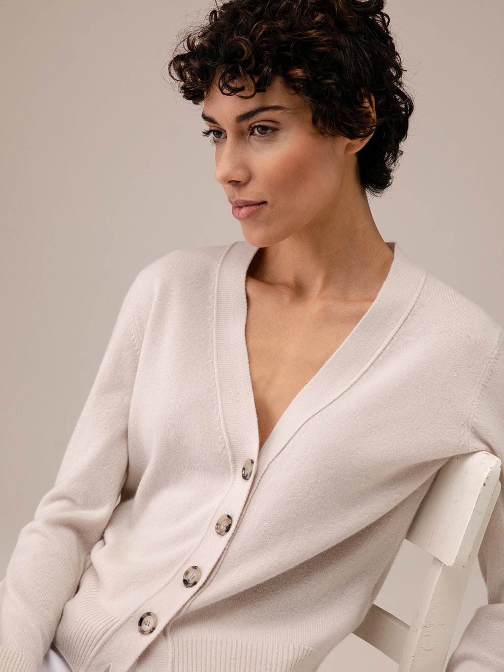 Detailansicht von Strickjacke aus Schurwolle von ALLUDE