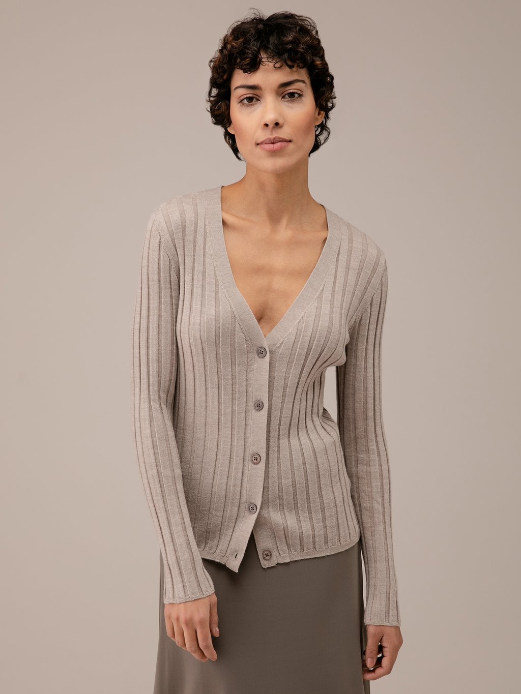 Detailansicht von Strickjacke aus Merinowolle von DANIELS