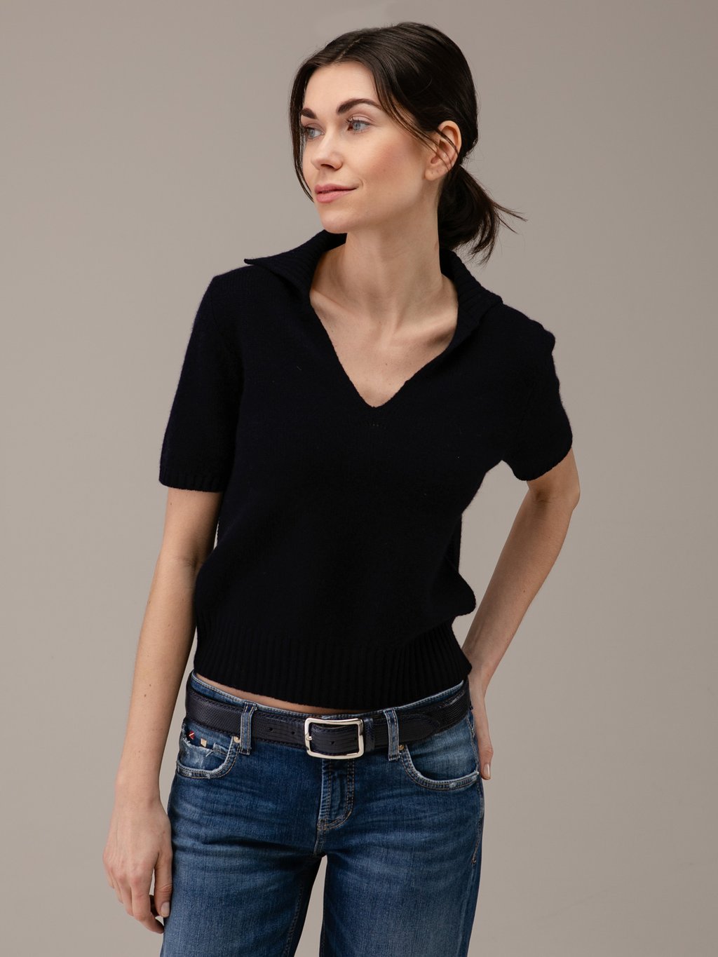 Detailansicht von Kurzarm-Pullover aus Schurwolle von ALLUDE