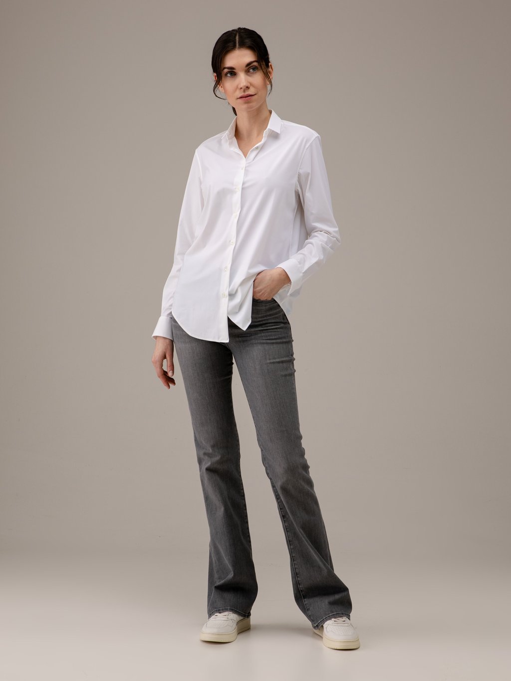 Detailansicht von Flared Jeans von ADRIANO GOLDSCHMIED