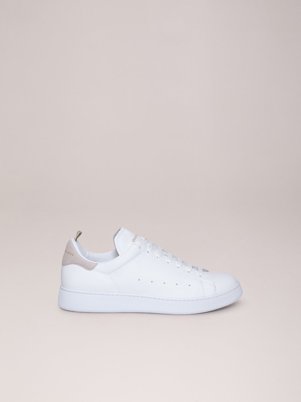 Detailansicht von Sneaker aus Leder von OFFICINE CREATIVE