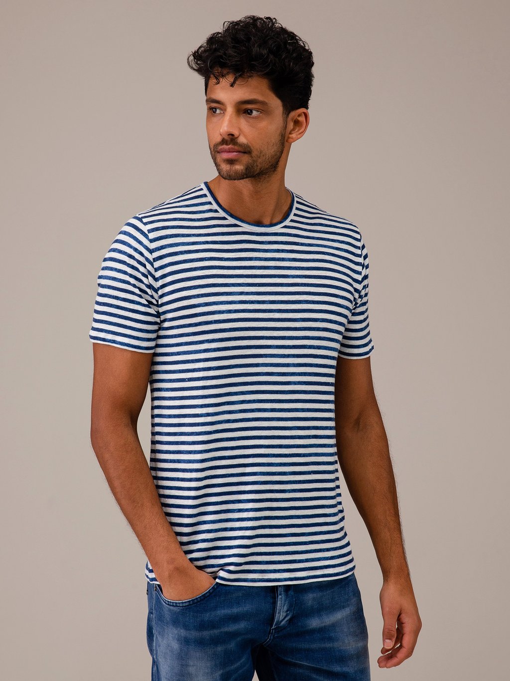 Detailansicht von T-Shirt aus Leinen von STEFAN BRANDT