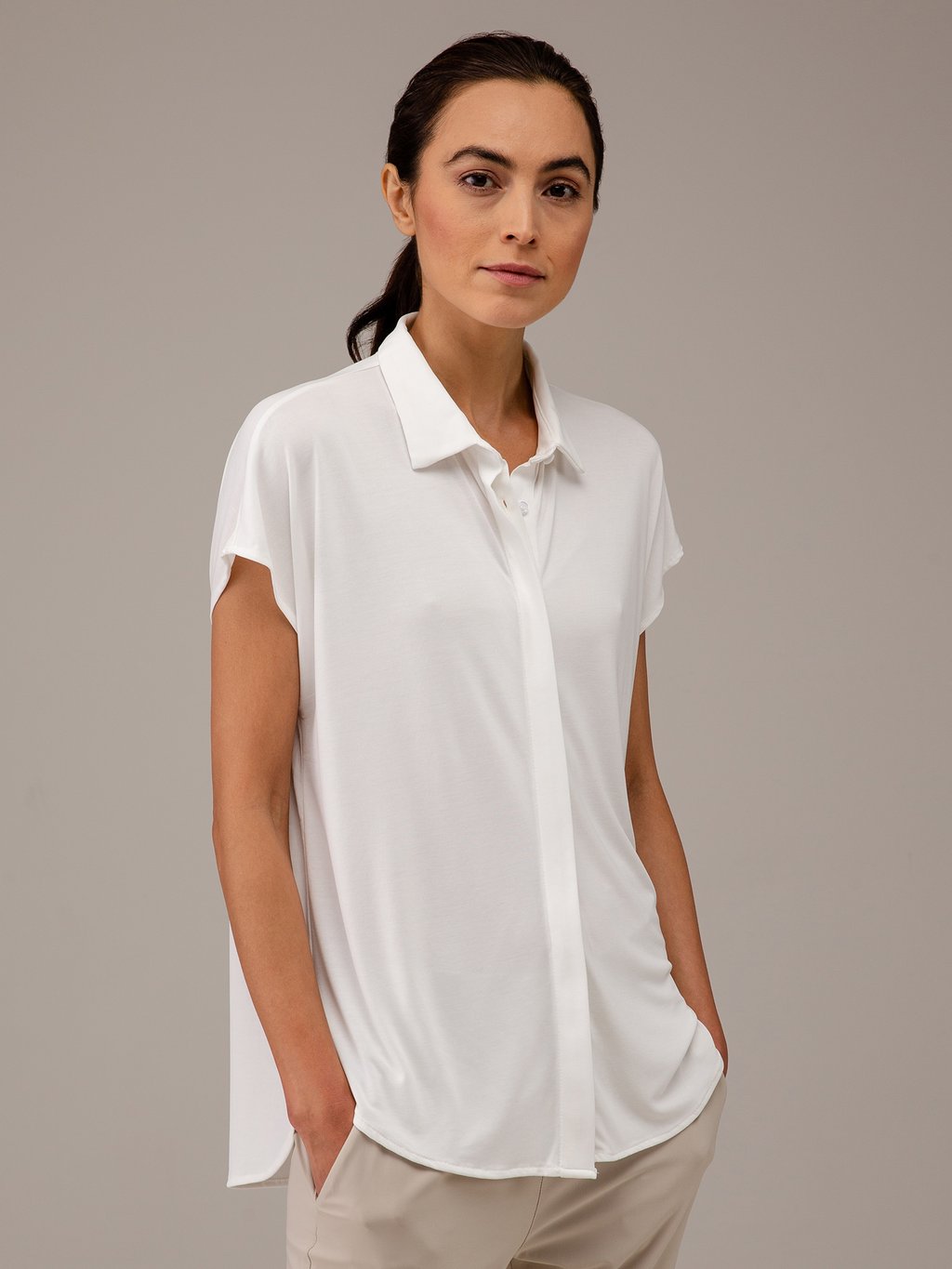 Detailansicht von Kurzarm-Bluse von HERRLICHER