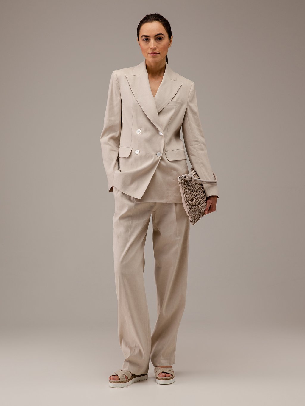 Detailansicht von Weite Hose aus Leinen von ANTONELLI