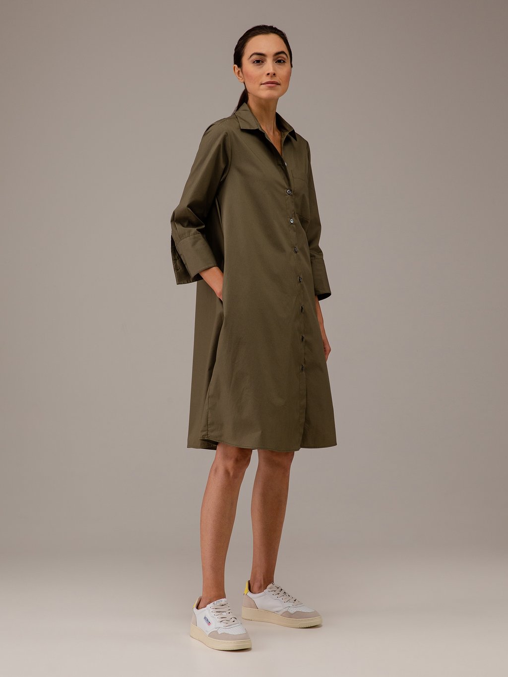 Detailansicht von Midi-Hemdblusenkleid aus Baumwolle von ROBERT FRIEDMAN