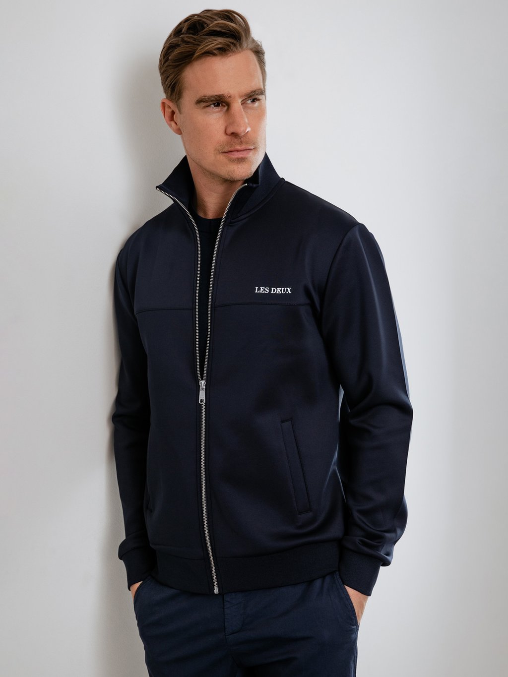 Detailansicht von College-Jacke von LES DEUX