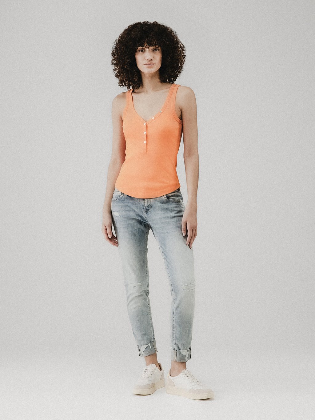 Detailansicht von Destroyed Skinny Jeans von ZHRILL