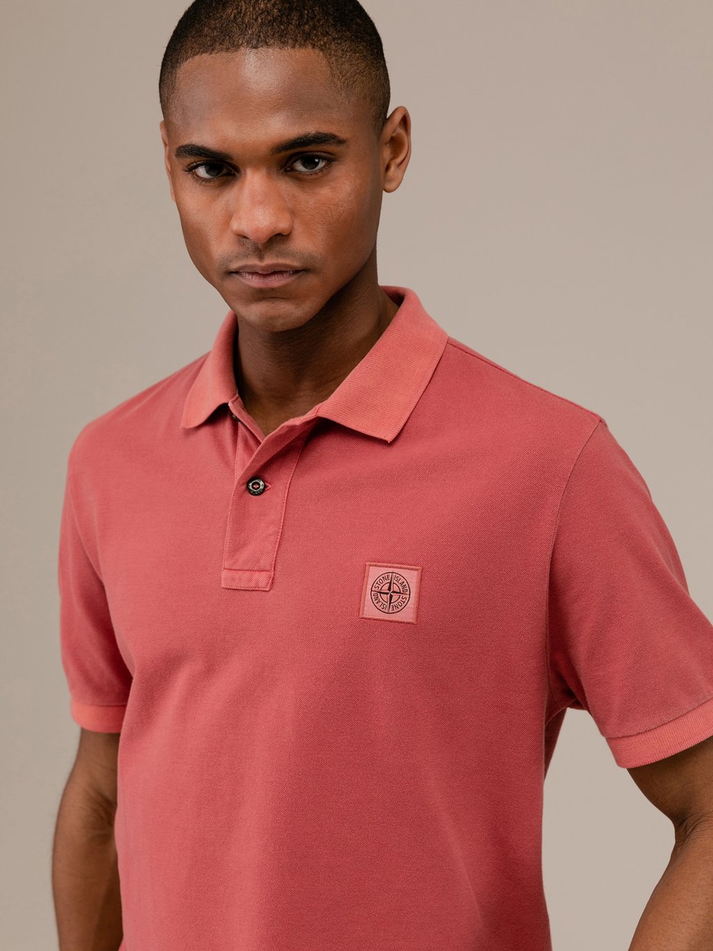 Detailansicht von Kurzarm-Poloshirt aus Baumwolle von STONE ISLAND