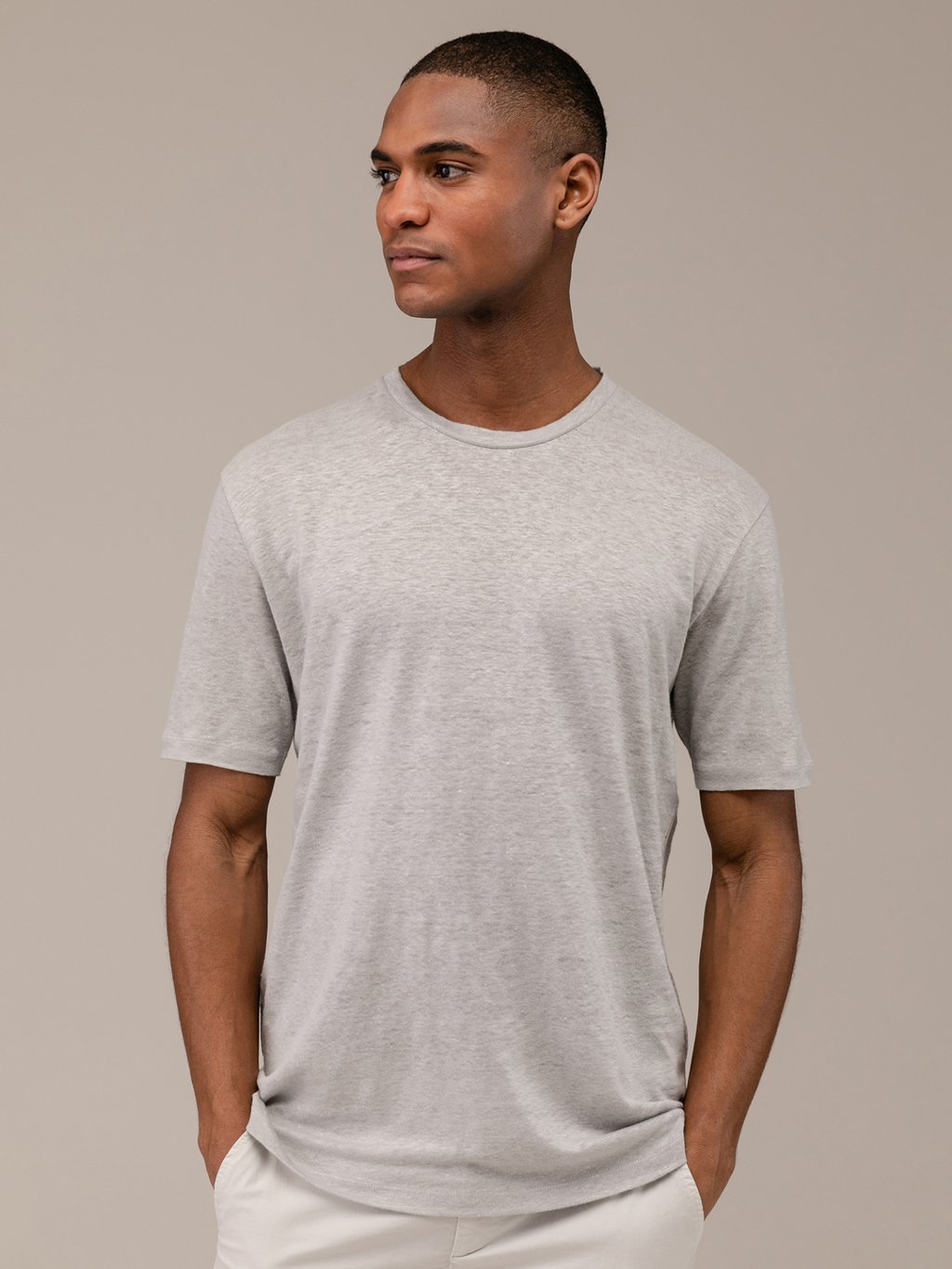 Detailansicht von T-Shirt aus Leinen von PHIL PETTER