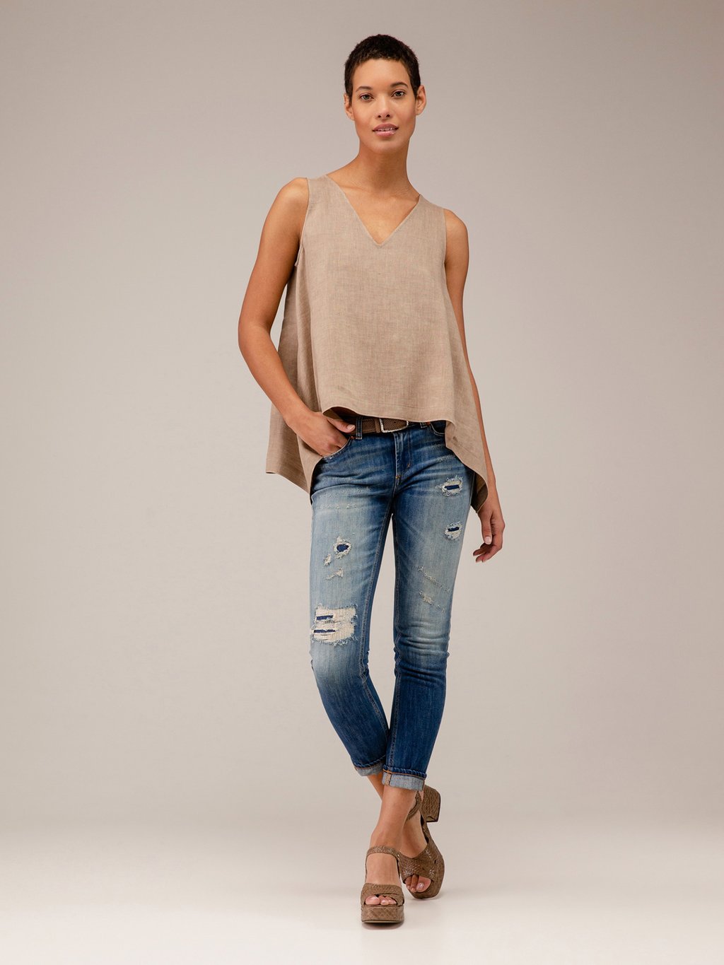 Detailansicht von Blusentop aus Leinen von ANTONELLI