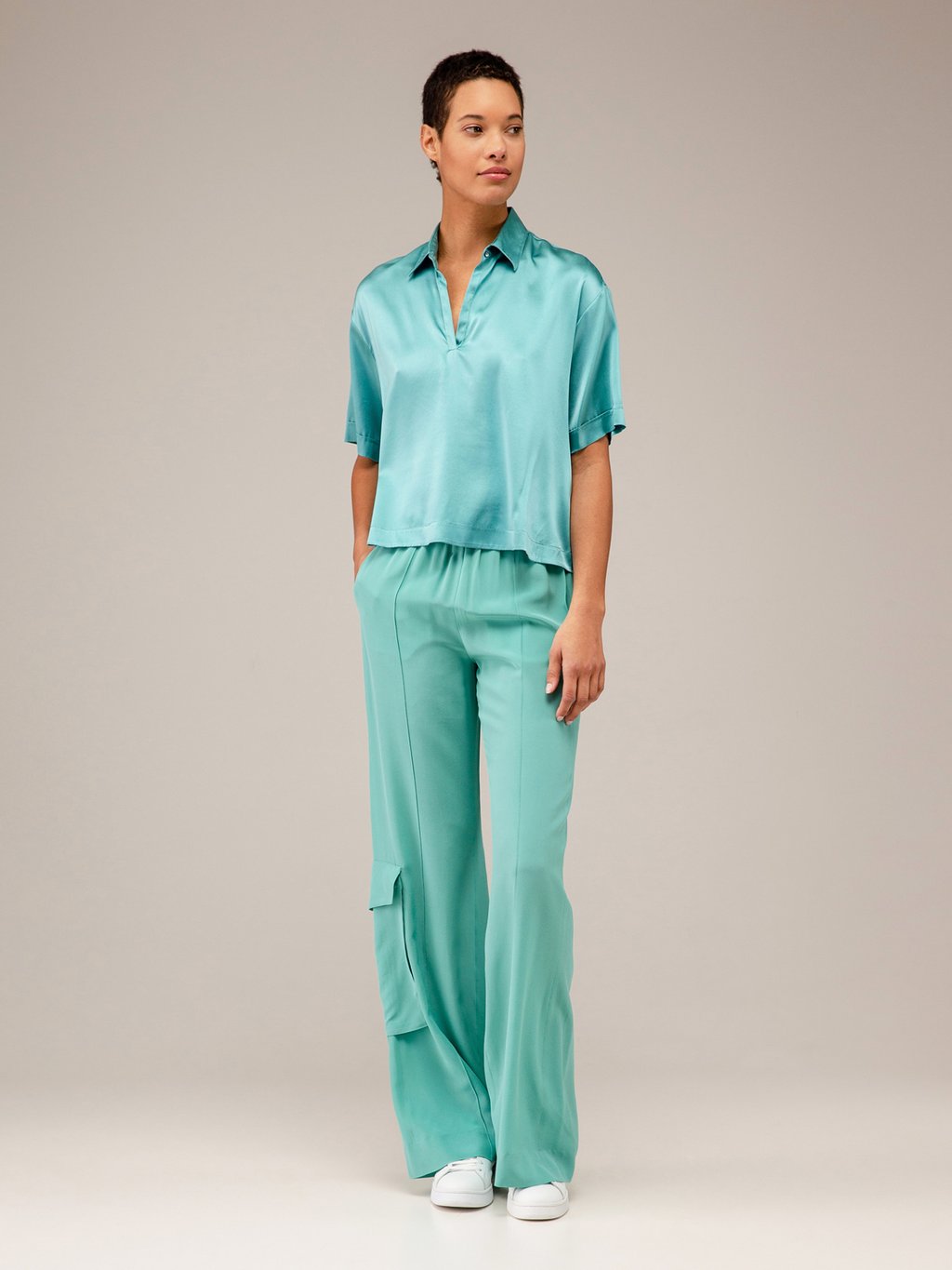 Detailansicht von Kurzarm-Seidenbluse von HER SHIRT