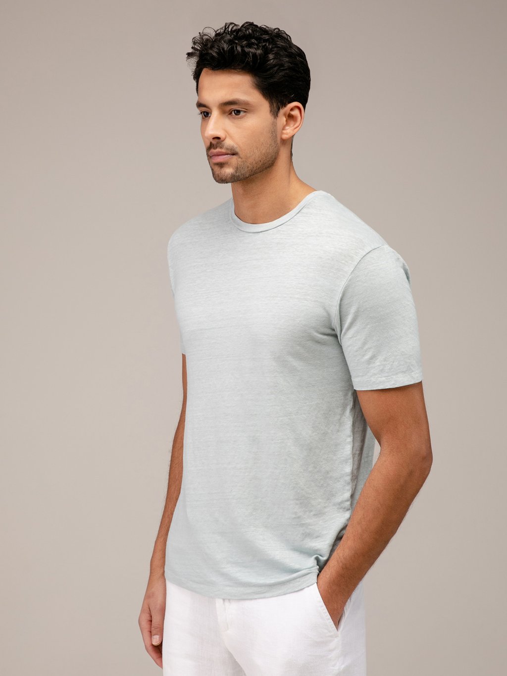Detailansicht von T-Shirt aus Leinen von WOOL & CO
