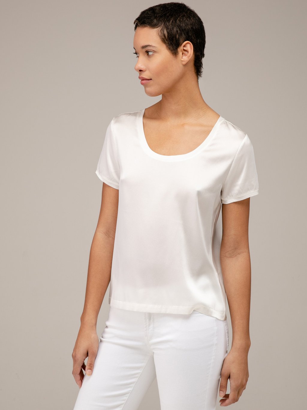 Detailansicht von Kurzarm-Seidenbluse von DANIELS