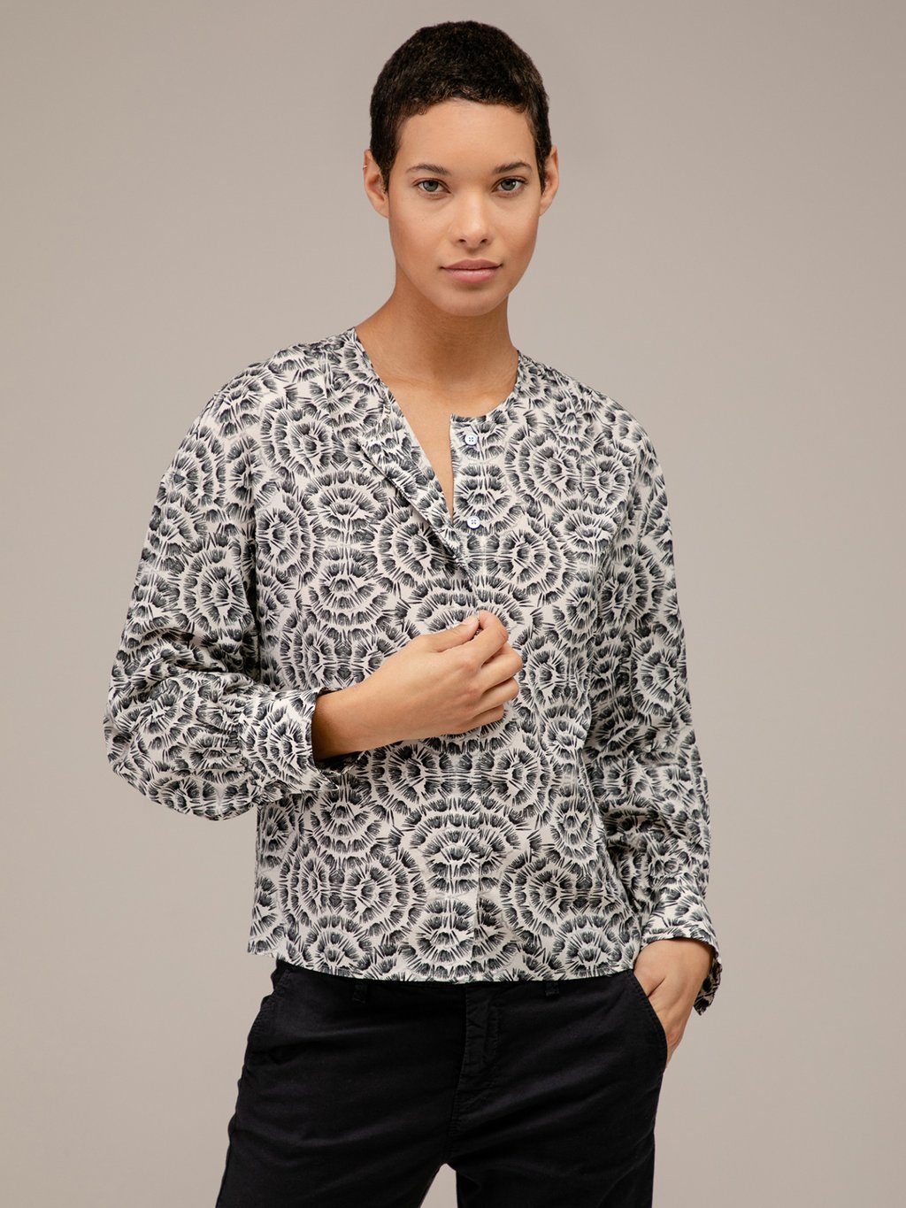 Detailansicht von Gemusterte Bluse von DRYKORN