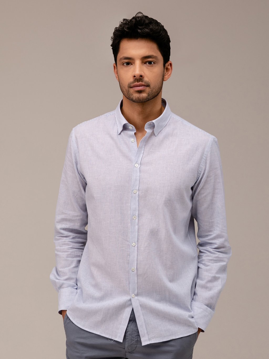 Detailansicht von Leinenhemd von AGLINI