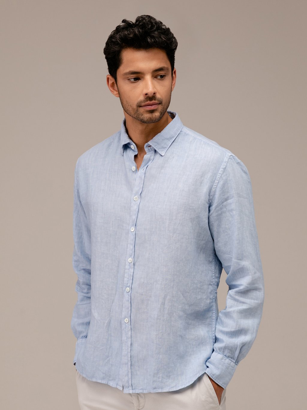 Detailansicht von Leinenhemd von AGLINI