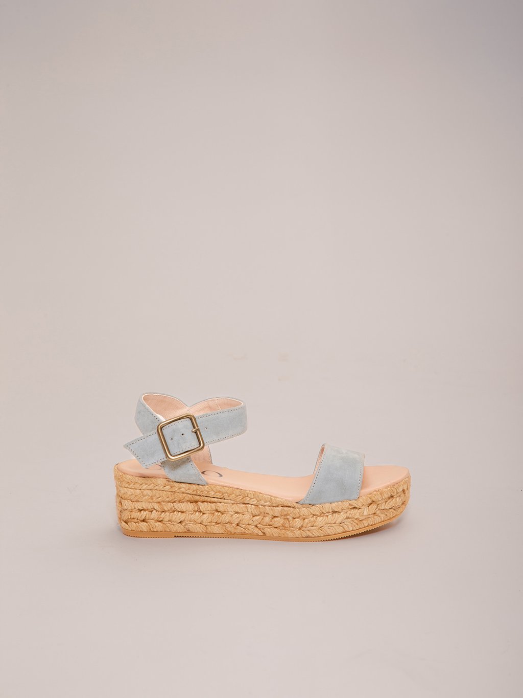 Detailansicht von Keilsandaletten von GAIMO