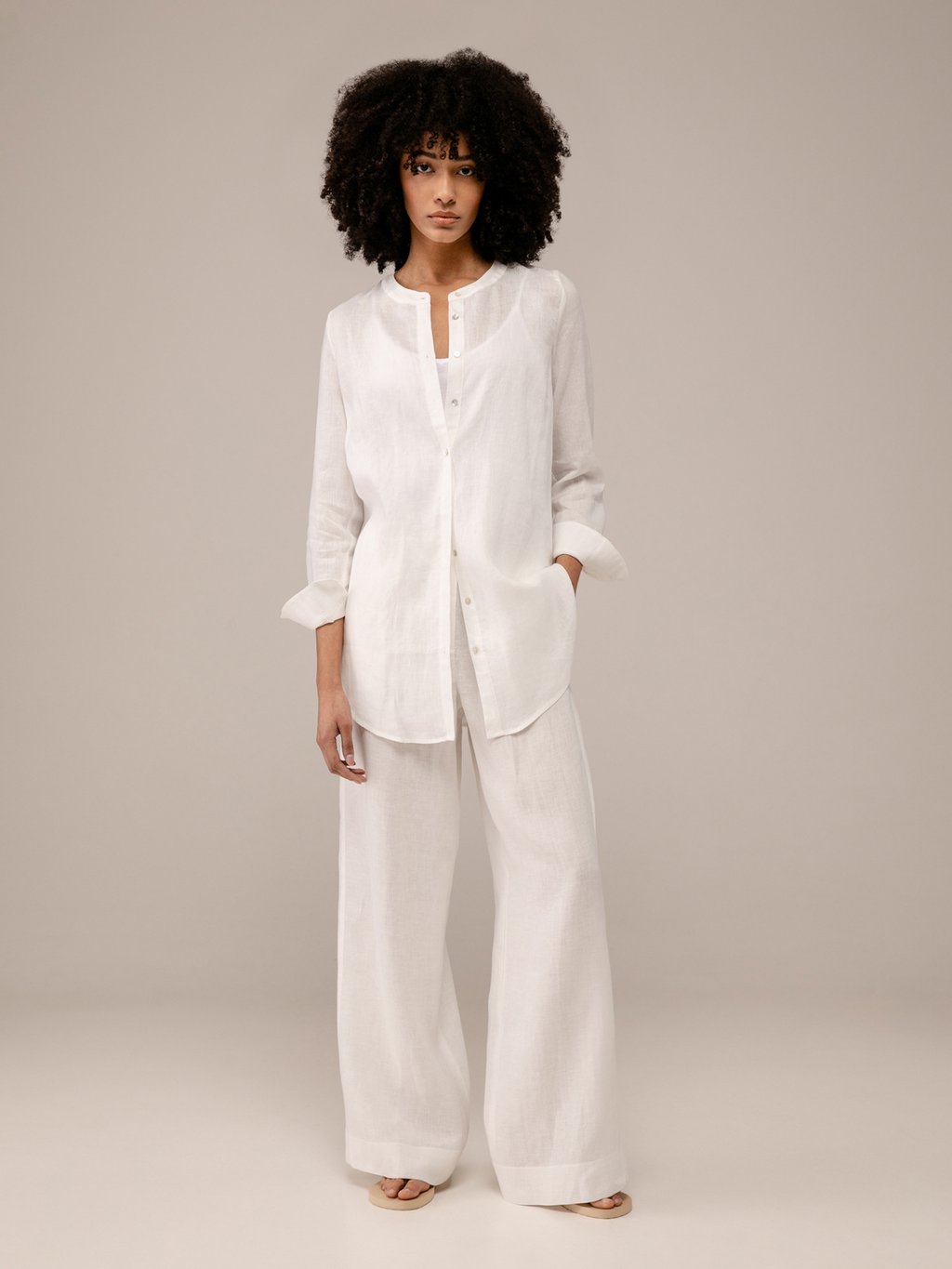 Detailansicht von Weite Hose aus Leinen von ANTONELLI